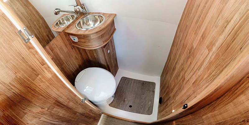 camper con ducha y bano