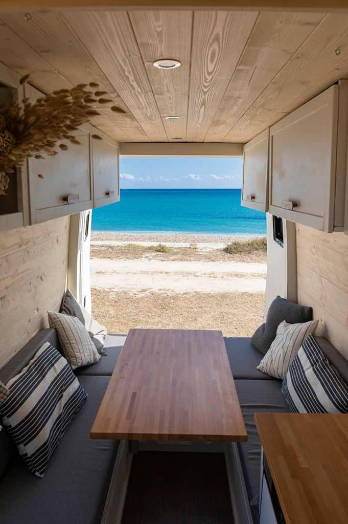 interior en furgonetas camper
