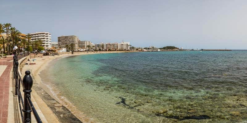 Playa de Santa Eulalia - ibiza en furgoneta