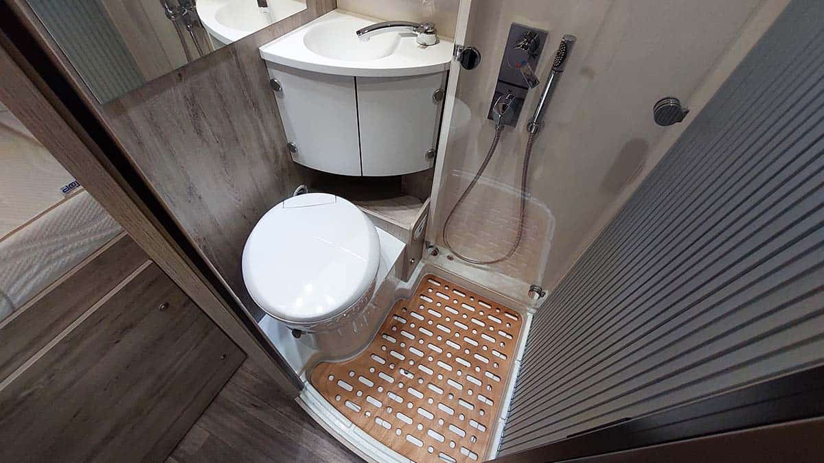 interior baño camper gran volumen